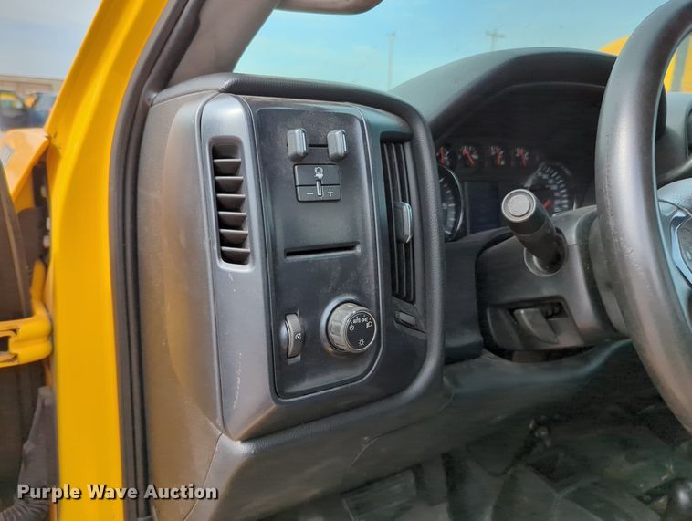 image for item MY9520 2015 Chevrolet Silverado 3500 HD  utility bed pickup truck