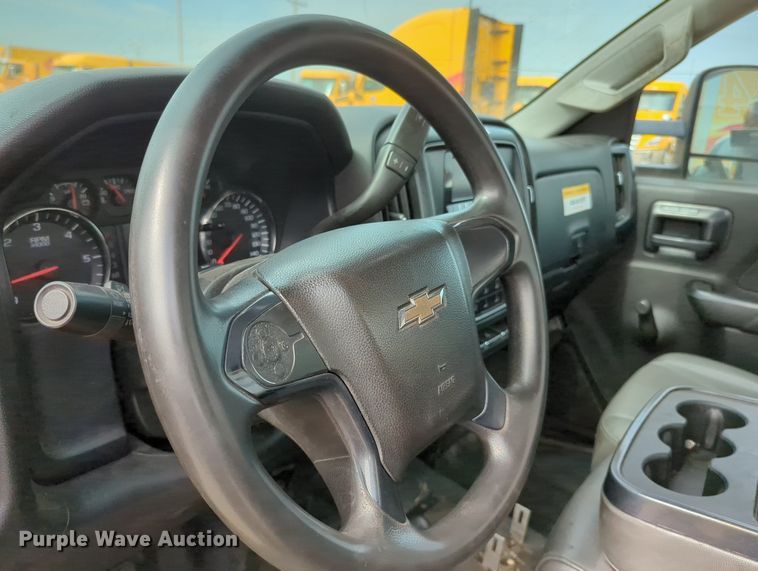 image for item MY9520 2015 Chevrolet Silverado 3500 HD  utility bed pickup truck