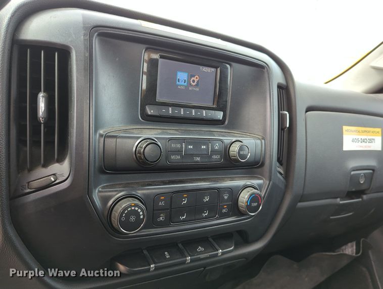 image for item MY9520 2015 Chevrolet Silverado 3500 HD  utility bed pickup truck