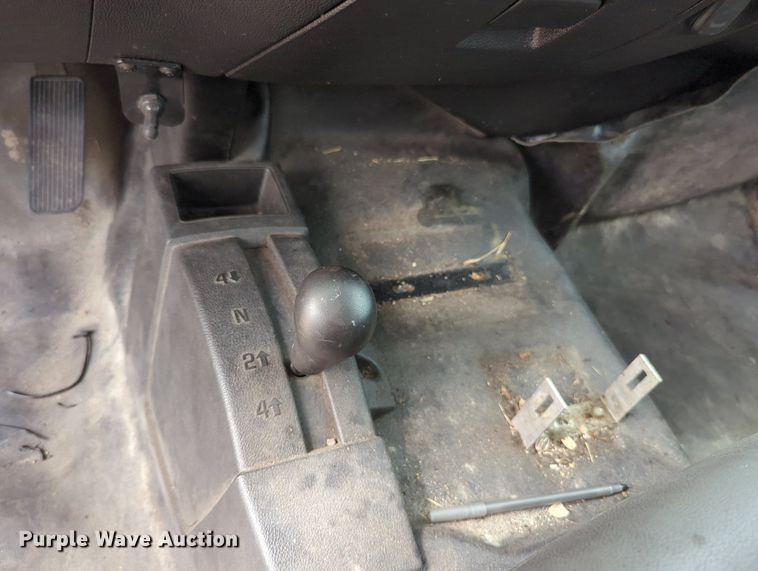 image for item MY9520 2015 Chevrolet Silverado 3500 HD  utility bed pickup truck