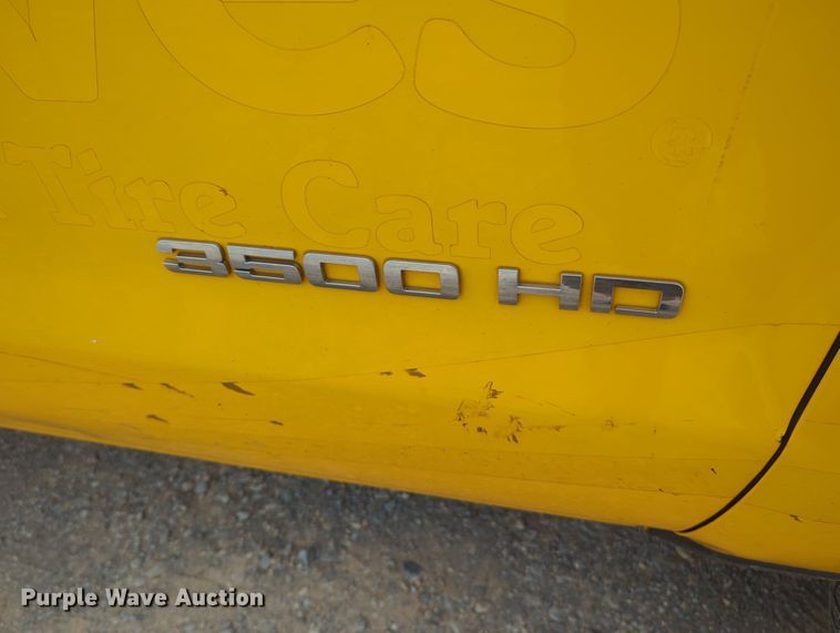 image for item MY9520 2015 Chevrolet Silverado 3500 HD  utility bed pickup truck