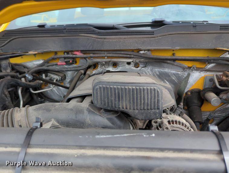 image for item MY9520 2015 Chevrolet Silverado 3500 HD  utility bed pickup truck