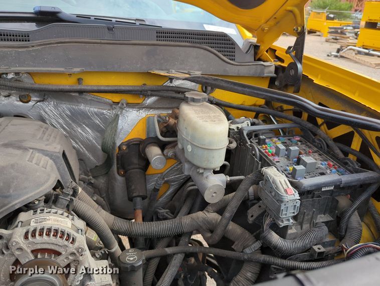 image for item MY9520 2015 Chevrolet Silverado 3500 HD  utility bed pickup truck