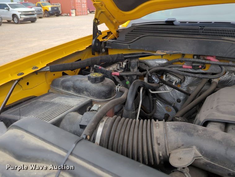 image for item MY9520 2015 Chevrolet Silverado 3500 HD  utility bed pickup truck