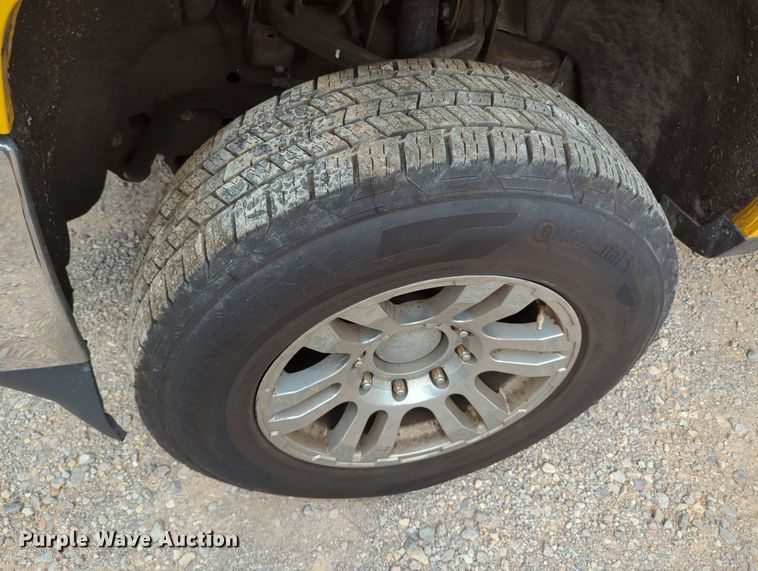 image for item MY9520 2015 Chevrolet Silverado 3500 HD  utility bed pickup truck