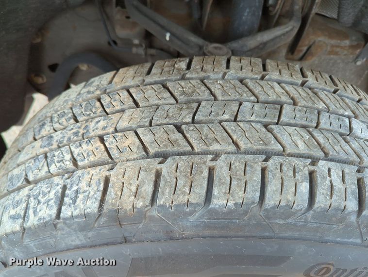 image for item MY9520 2015 Chevrolet Silverado 3500 HD  utility bed pickup truck