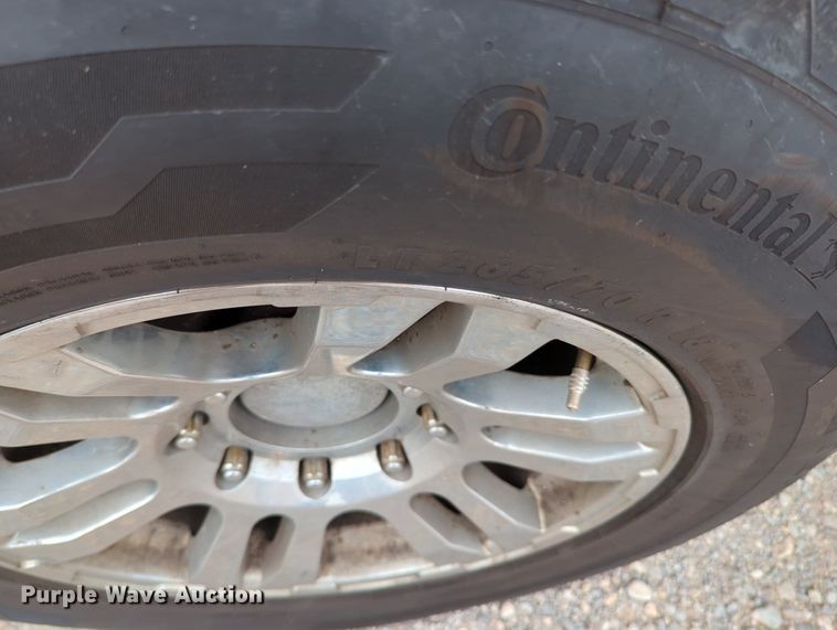 image for item MY9520 2015 Chevrolet Silverado 3500 HD  utility bed pickup truck