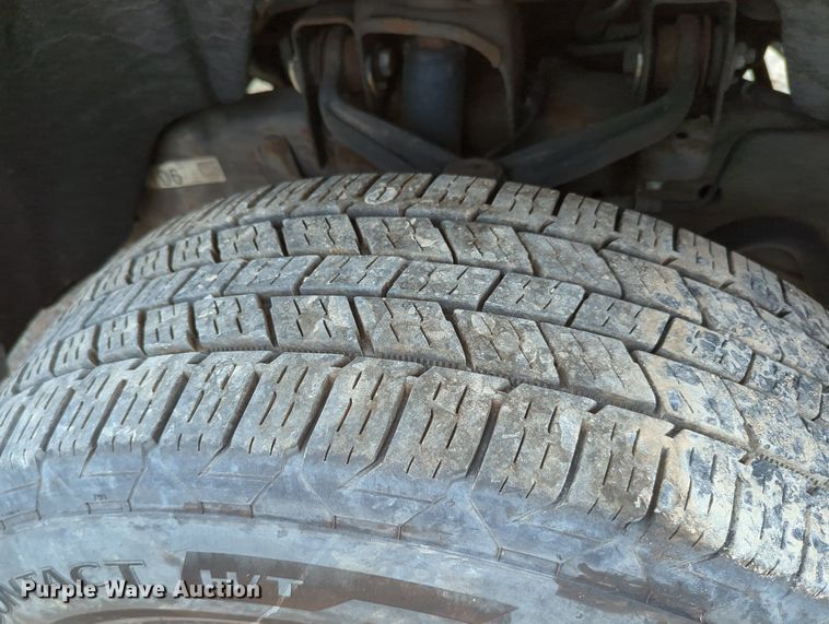 image for item MY9520 2015 Chevrolet Silverado 3500 HD  utility bed pickup truck