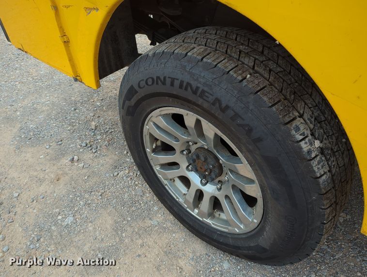 image for item MY9520 2015 Chevrolet Silverado 3500 HD  utility bed pickup truck