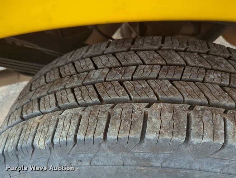 image for item MY9520 2015 Chevrolet Silverado 3500 HD  utility bed pickup truck