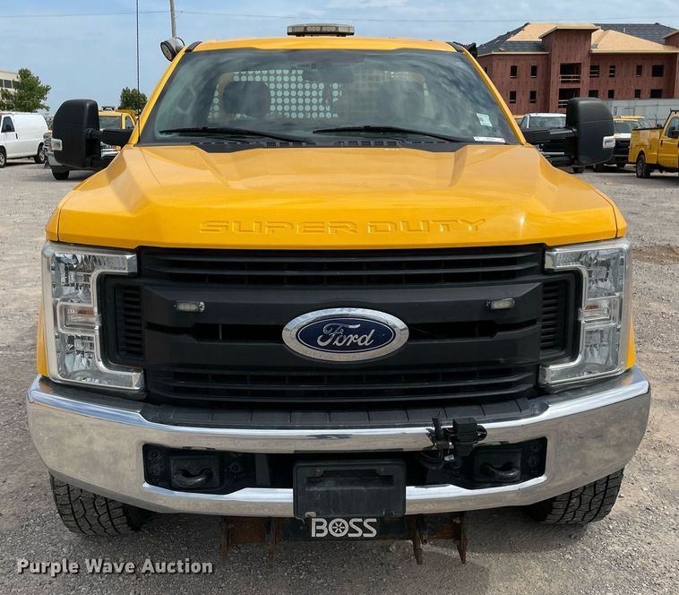 image for item MY9524 2017  Ford F350 Super Duty XL  utility bed pickup truck