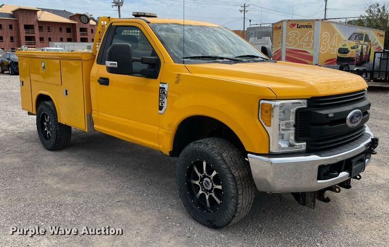 image for item MY9524 2017  Ford F350 Super Duty XL  utility bed pickup truck