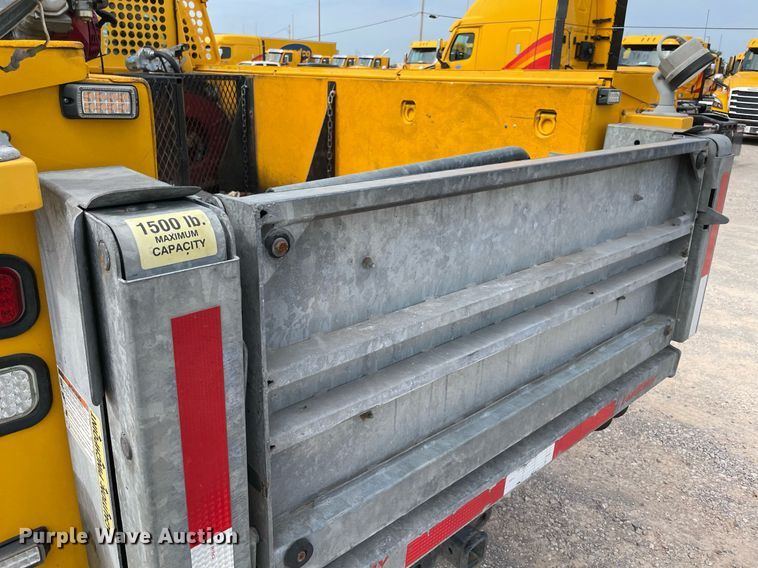 image for item MY9524 2017  Ford F350 Super Duty XL  utility bed pickup truck