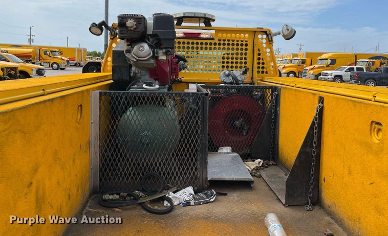 image for item MY9524 2017  Ford F350 Super Duty XL  utility bed pickup truck