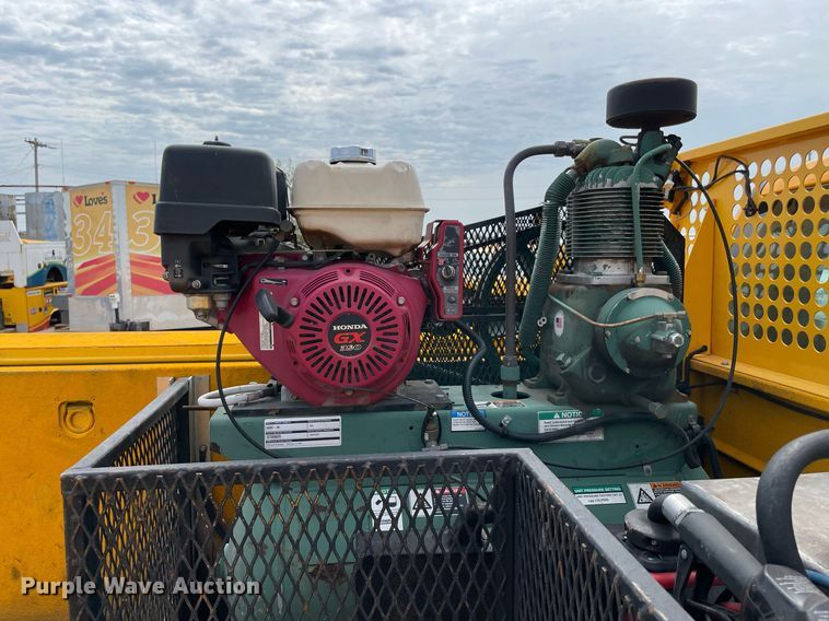 image for item MY9524 2017  Ford F350 Super Duty XL  utility bed pickup truck