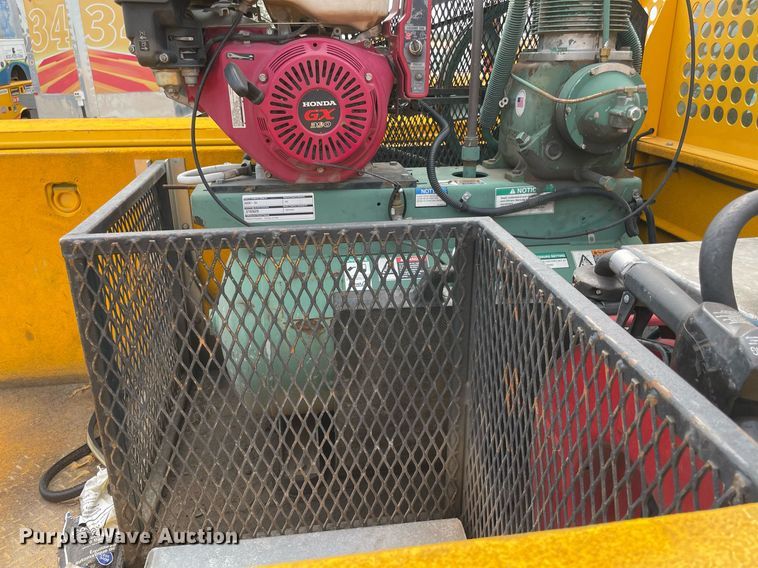 image for item MY9524 2017  Ford F350 Super Duty XL  utility bed pickup truck