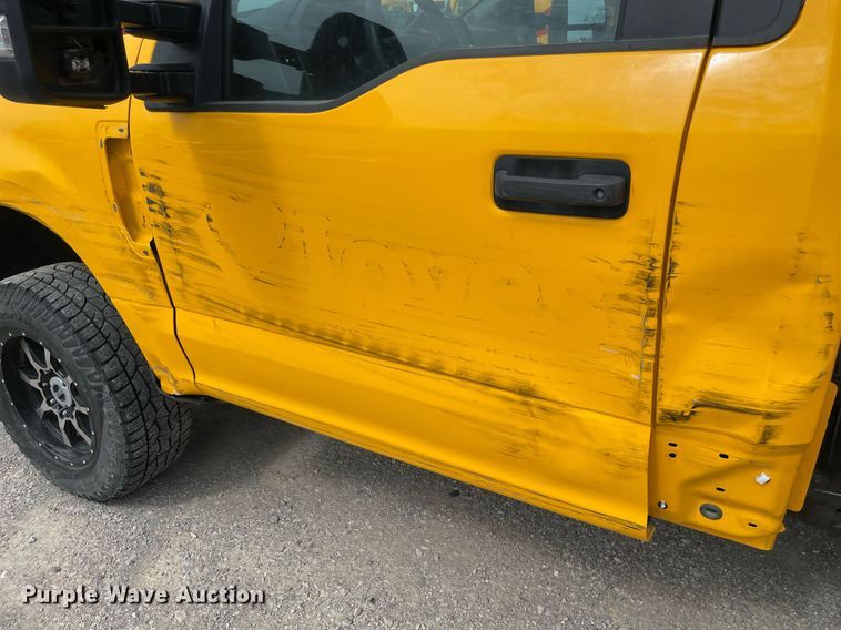 image for item MY9524 2017  Ford F350 Super Duty XL  utility bed pickup truck