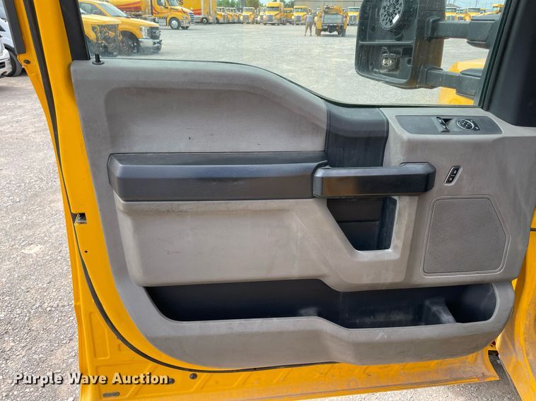 image for item MY9524 2017  Ford F350 Super Duty XL  utility bed pickup truck