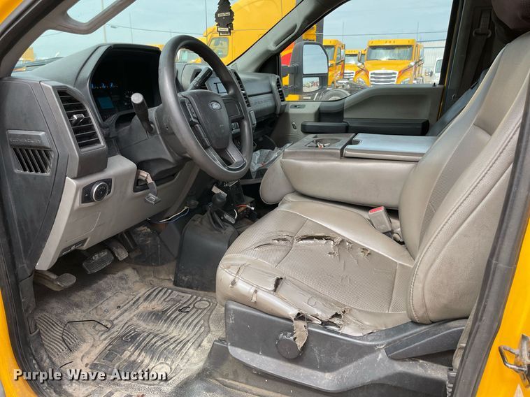 image for item MY9524 2017  Ford F350 Super Duty XL  utility bed pickup truck