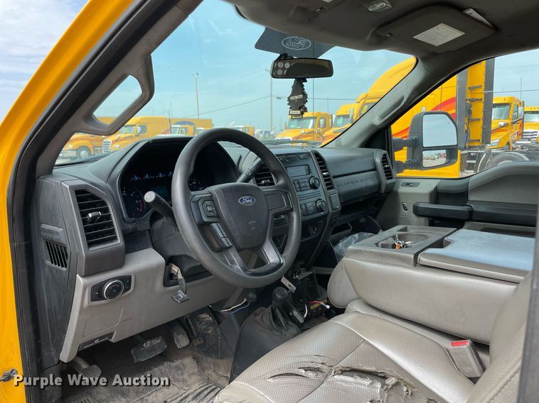 image for item MY9524 2017  Ford F350 Super Duty XL  utility bed pickup truck