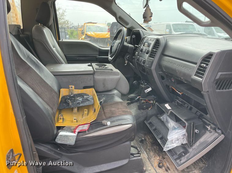 image for item MY9524 2017  Ford F350 Super Duty XL  utility bed pickup truck