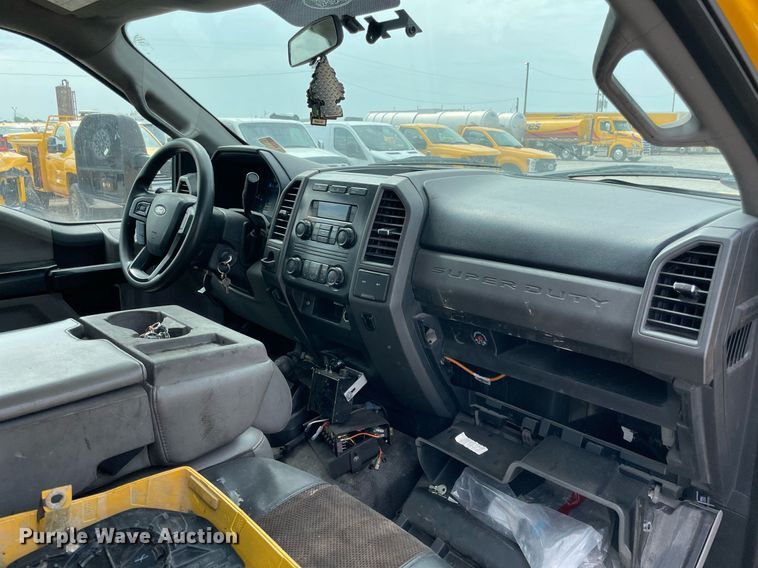 image for item MY9524 2017  Ford F350 Super Duty XL  utility bed pickup truck