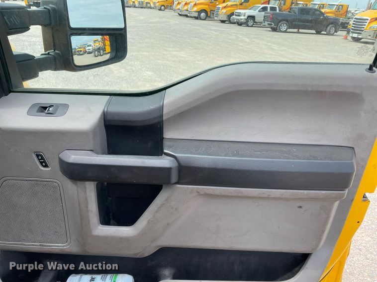 image for item MY9524 2017  Ford F350 Super Duty XL  utility bed pickup truck