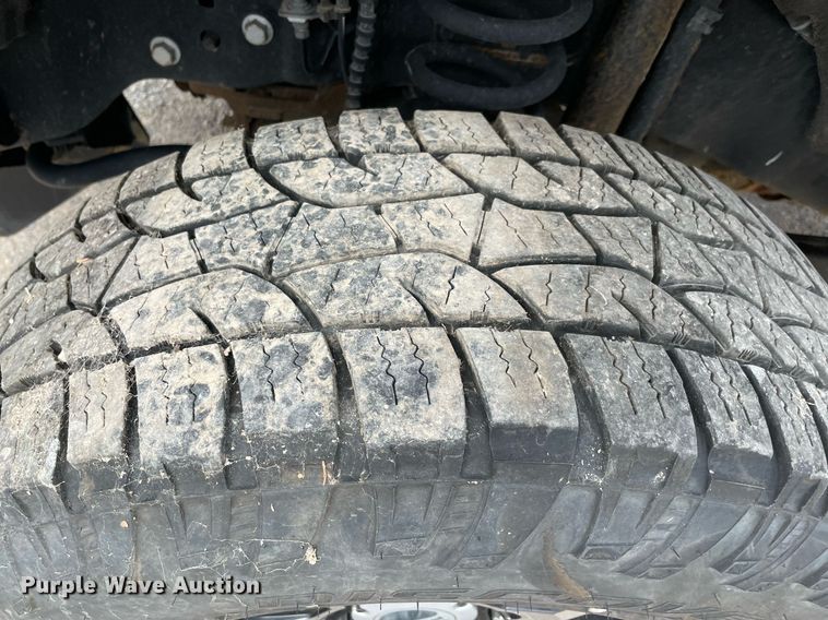 image for item MY9524 2017  Ford F350 Super Duty XL  utility bed pickup truck