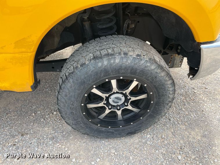 image for item MY9524 2017  Ford F350 Super Duty XL  utility bed pickup truck