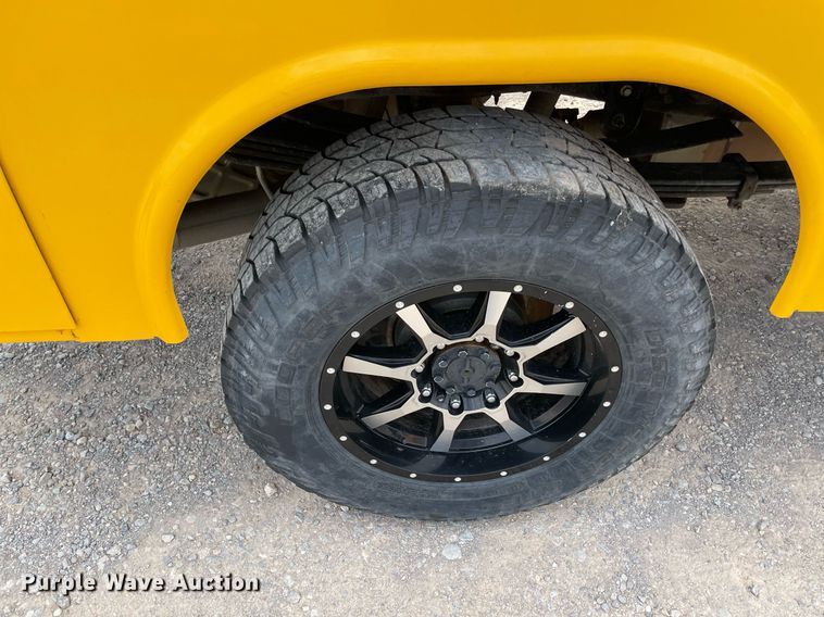 image for item MY9524 2017  Ford F350 Super Duty XL  utility bed pickup truck