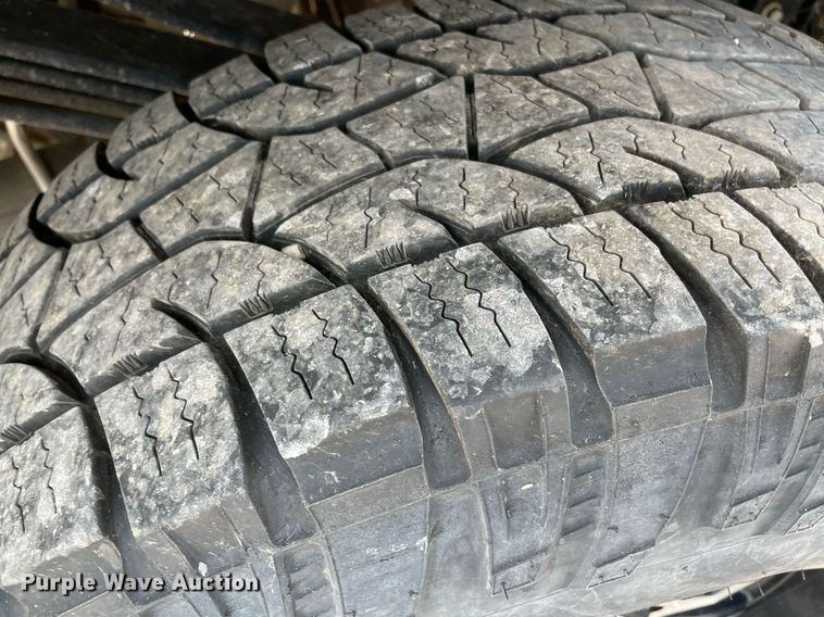 image for item MY9524 2017  Ford F350 Super Duty XL  utility bed pickup truck