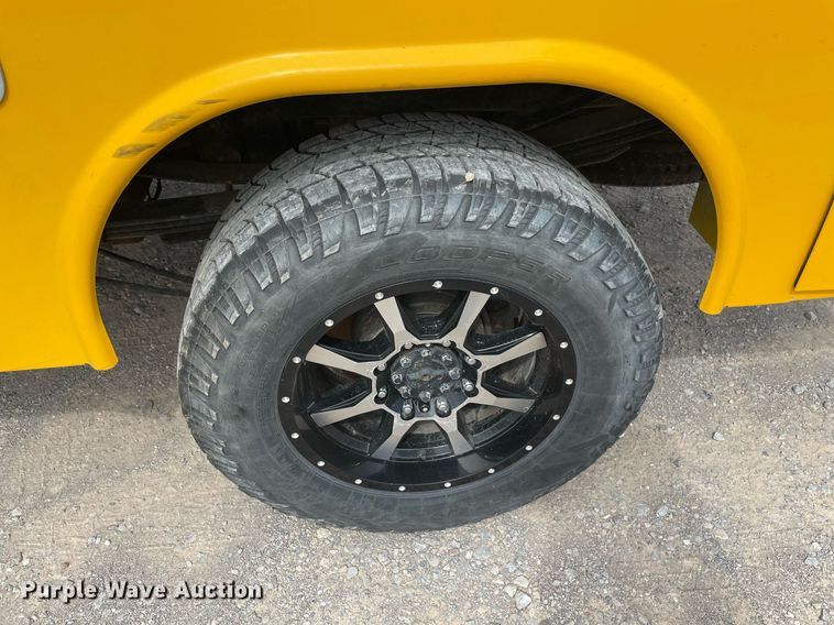 image for item MY9524 2017  Ford F350 Super Duty XL  utility bed pickup truck