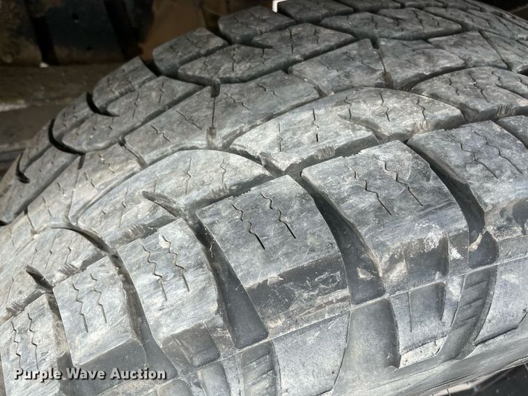 image for item MY9524 2017  Ford F350 Super Duty XL  utility bed pickup truck