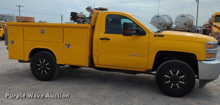 image for item MY9525 2017  Chevrolet Silverado 3500HD  utility bed pickup truck