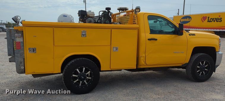 image for item MY9525 2017  Chevrolet Silverado 3500HD  utility bed pickup truck