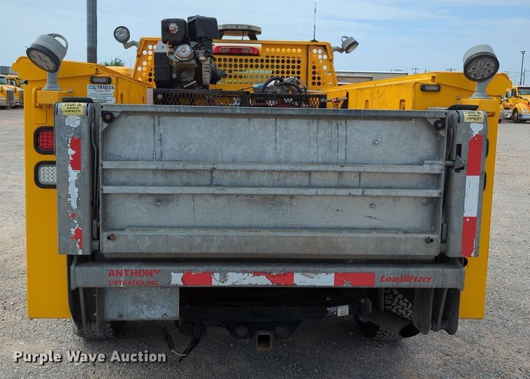 image for item MY9525 2017  Chevrolet Silverado 3500HD  utility bed pickup truck