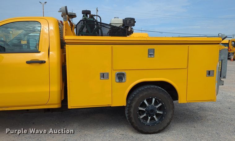 image for item MY9525 2017  Chevrolet Silverado 3500HD  utility bed pickup truck