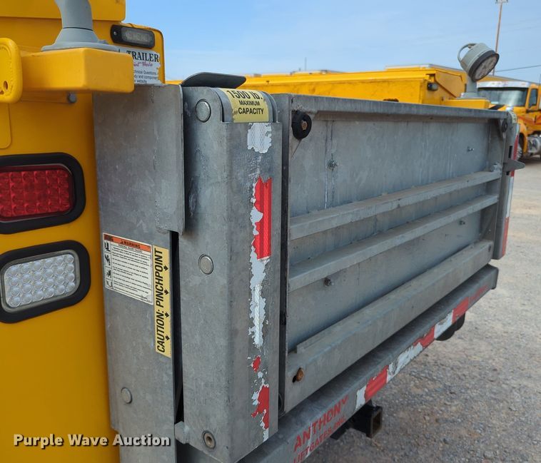 image for item MY9525 2017  Chevrolet Silverado 3500HD  utility bed pickup truck