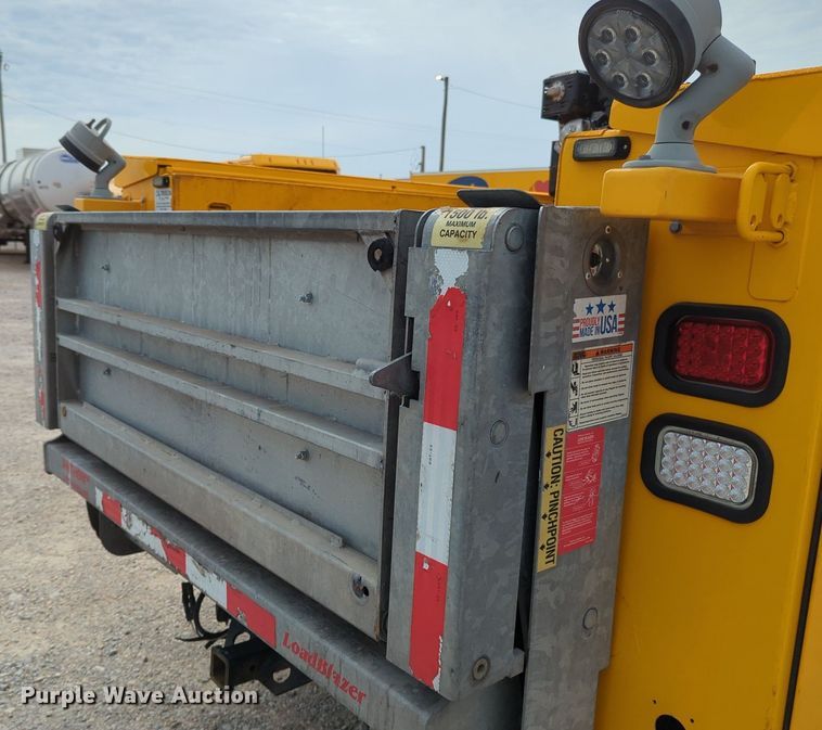 image for item MY9525 2017  Chevrolet Silverado 3500HD  utility bed pickup truck