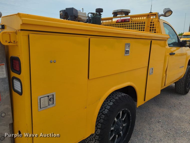 image for item MY9525 2017  Chevrolet Silverado 3500HD  utility bed pickup truck