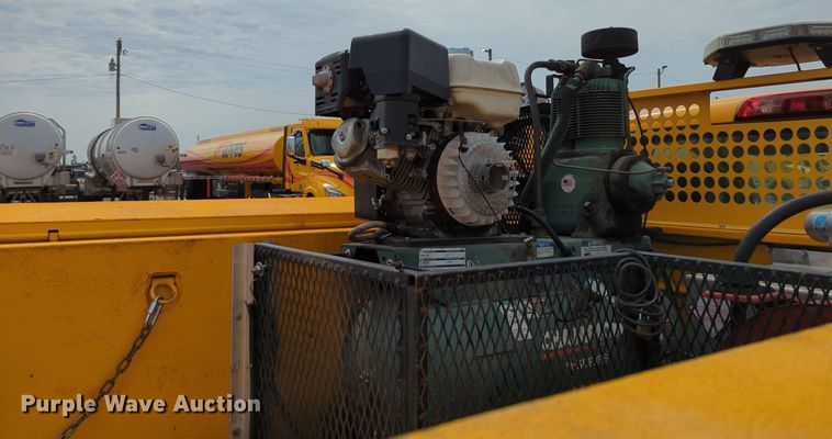 image for item MY9525 2017  Chevrolet Silverado 3500HD  utility bed pickup truck