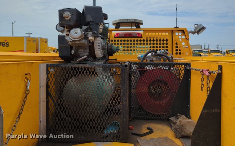 image for item MY9525 2017  Chevrolet Silverado 3500HD  utility bed pickup truck