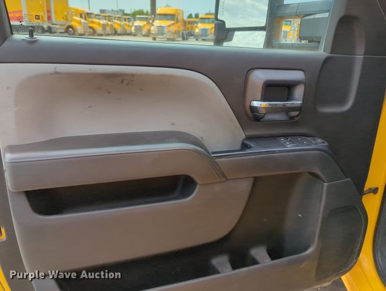 image for item MY9525 2017  Chevrolet Silverado 3500HD  utility bed pickup truck