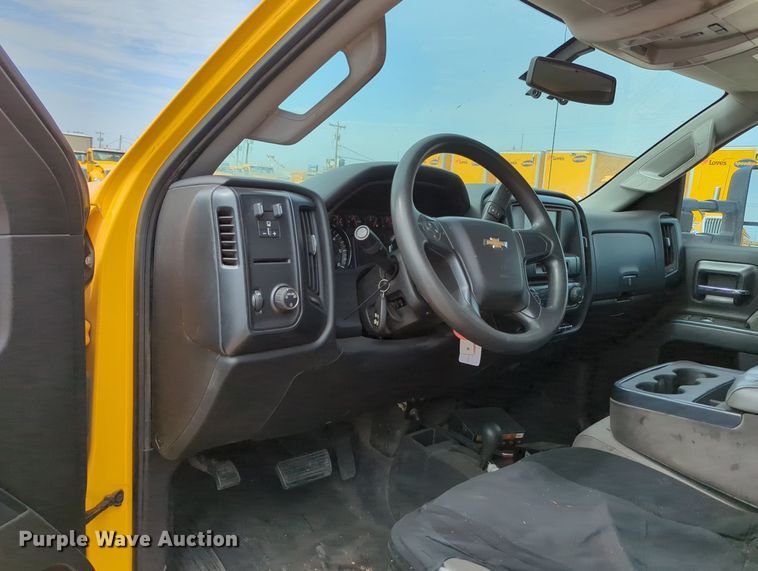 image for item MY9525 2017  Chevrolet Silverado 3500HD  utility bed pickup truck