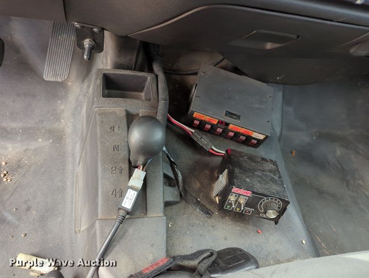 image for item MY9525 2017  Chevrolet Silverado 3500HD  utility bed pickup truck