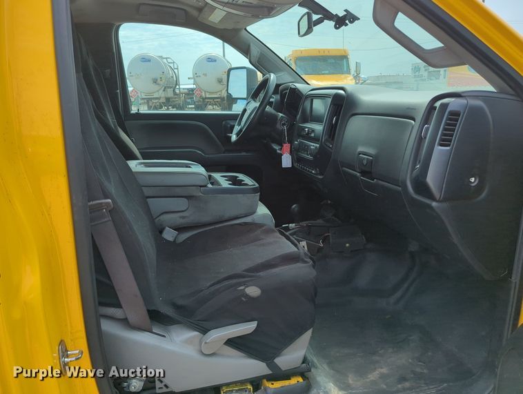 image for item MY9525 2017  Chevrolet Silverado 3500HD  utility bed pickup truck