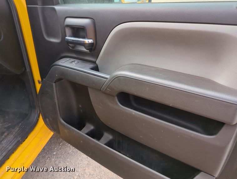 image for item MY9525 2017  Chevrolet Silverado 3500HD  utility bed pickup truck