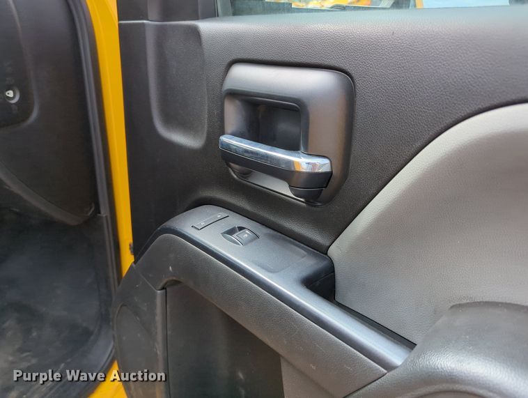 image for item MY9525 2017  Chevrolet Silverado 3500HD  utility bed pickup truck