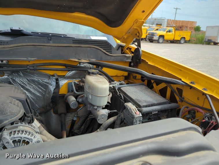 image for item MY9525 2017  Chevrolet Silverado 3500HD  utility bed pickup truck