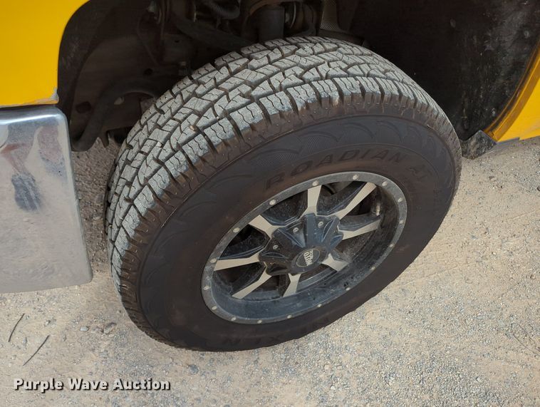 image for item MY9525 2017  Chevrolet Silverado 3500HD  utility bed pickup truck